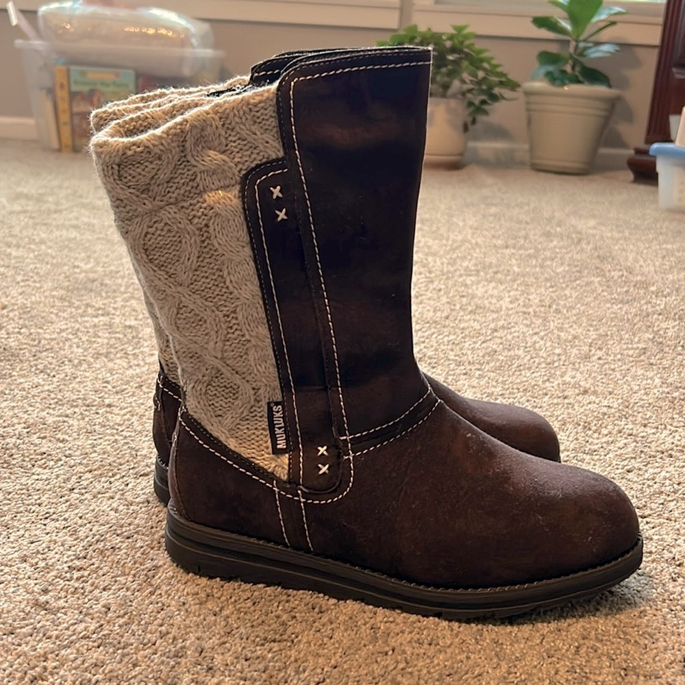 Brown MukLuks size 10 boots-Never worn